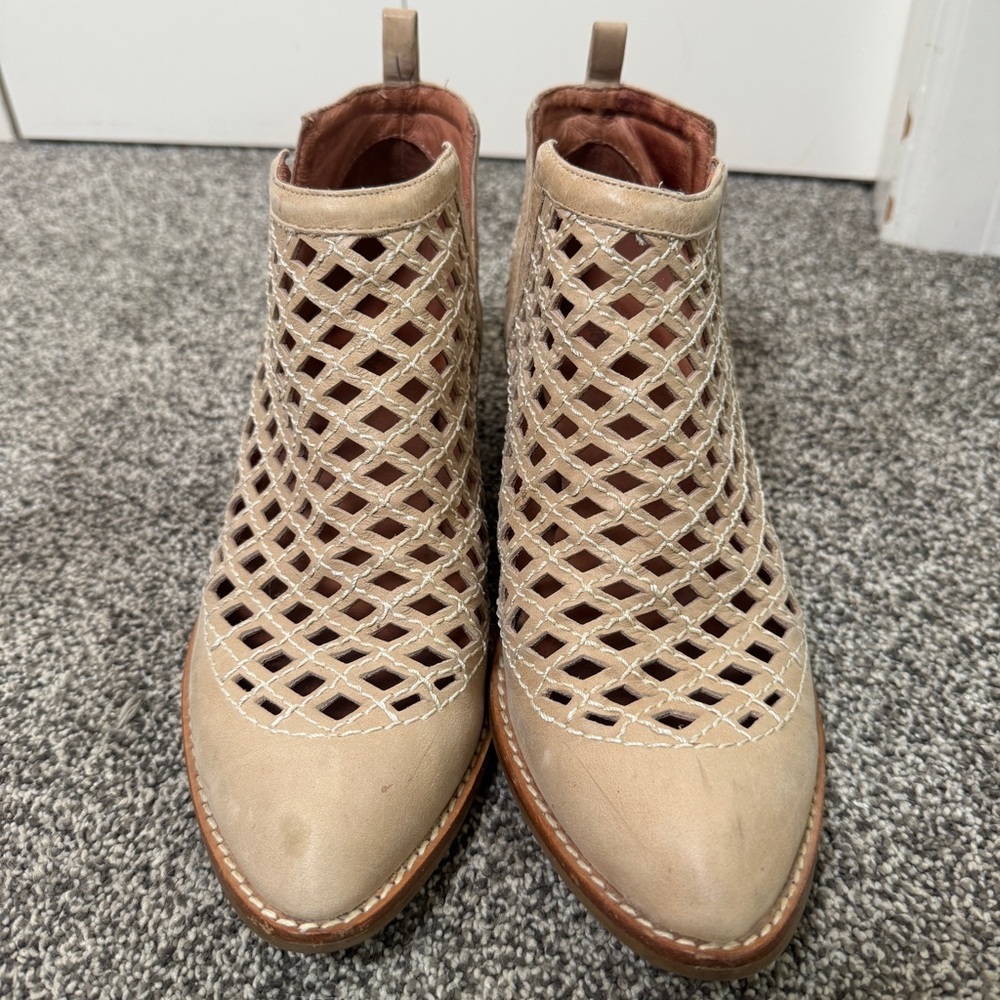 Jeffery Campbell Anthropologie Taggart Tan Beige Cutout Booties Ankle Boots 9.5 - Picture 2 of 10